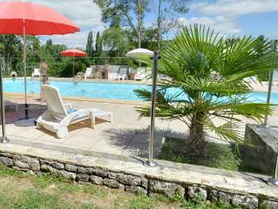 Camping le Pouchou avec Piscine